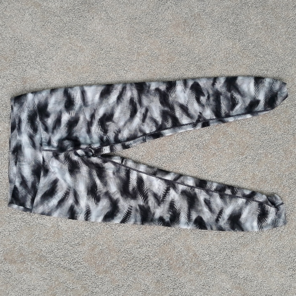 Calvin Klein Performance Quick Dry Black, White Patterned Leggings Size M Gym